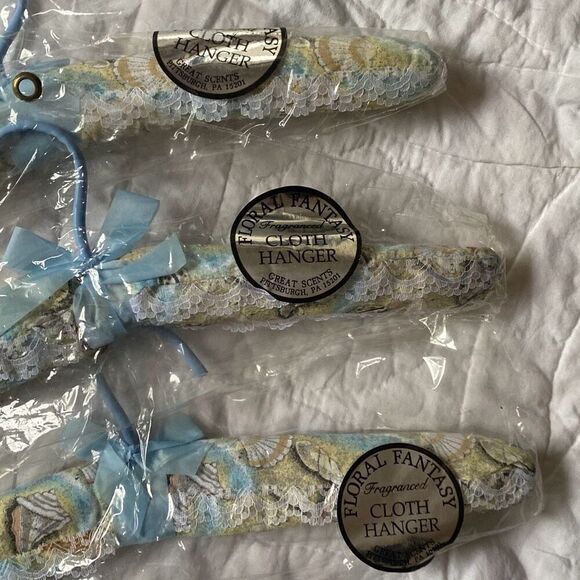 New Set of 3 Vintage Scented Padded Lingerie Sweater Hangers -seashells lace gra - Picture 2 of 6